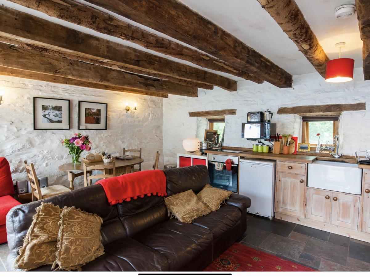 Ty Fferm Hen, Ancient Farmhouse, Coity Bach Talybont-on-Usk Exterior foto