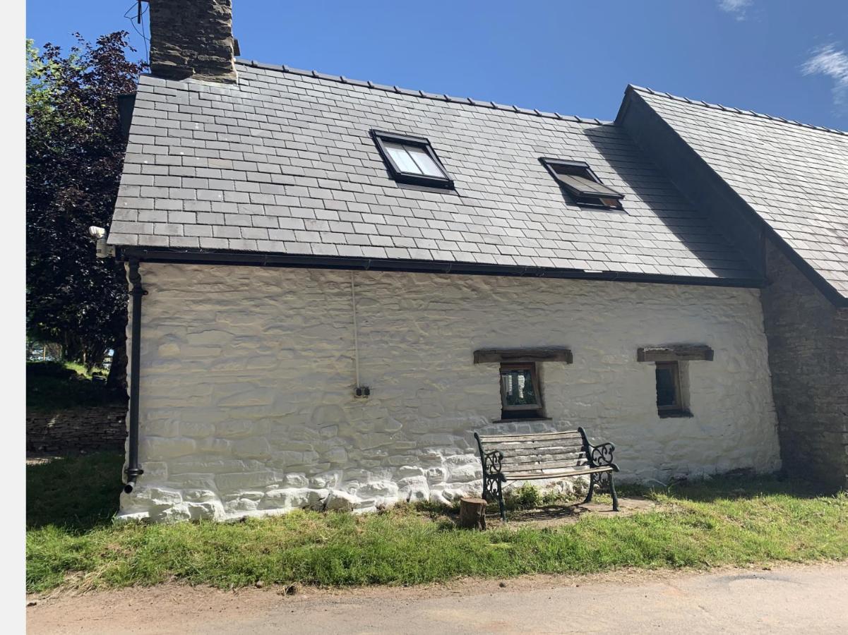Ty Fferm Hen, Ancient Farmhouse, Coity Bach Talybont-on-Usk Exterior foto